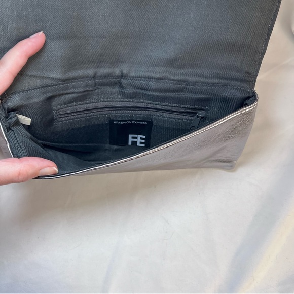 Gold and silver Metallic Crystal gems clutches - Picture 7 of 13